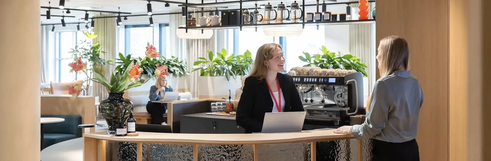Middlepoint receptionist i receptionen på Coors huvudkontor